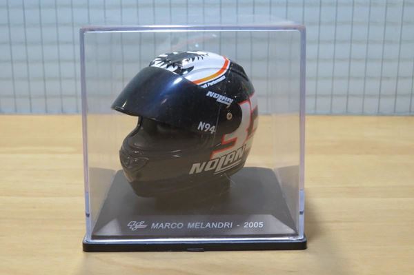 Picture of Marco Melandri Nolan helmet 2005 1:5 breuk
