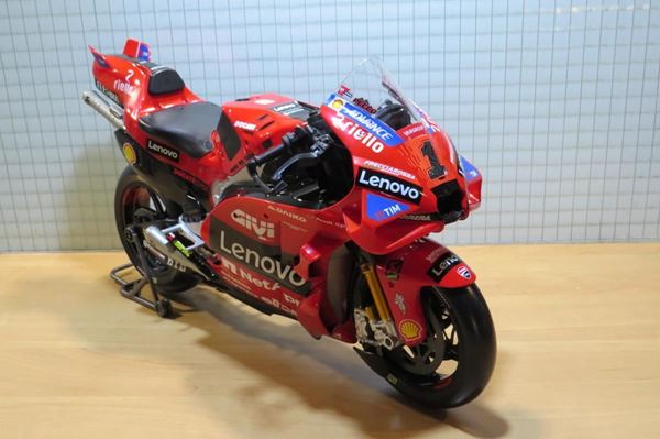 Picture of Francesco Bagnaia Ducati Lenovo Desmosedici 2024 1:6 32245