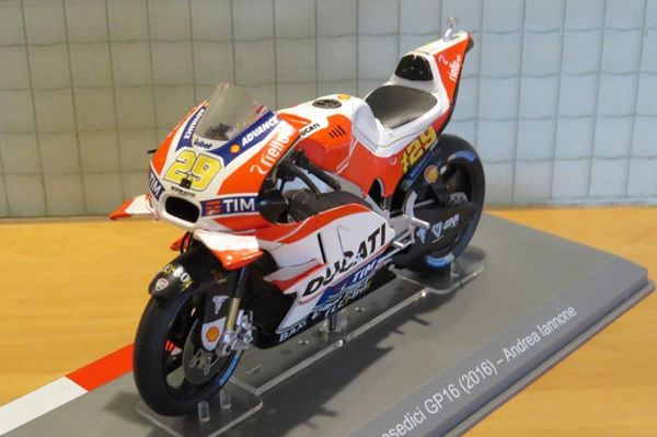 Picture of Andrea Iannone Ducati Desmosedici 2016 1:18 los