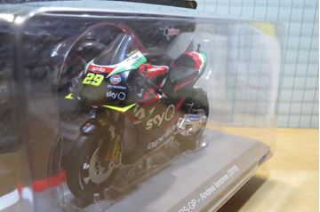 Afbeelding van Andrea Iannone Aprilia RS-GP 2019 1:18
