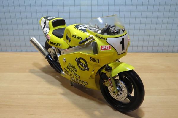 Picture of Paolo Casoli Ducati 748 1997 1:10 guiloy