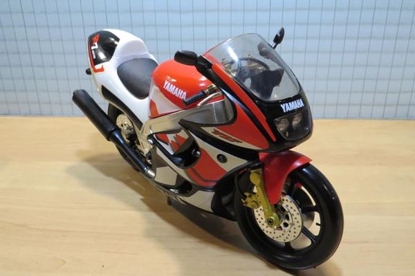 Picture of Yamaha YZF-R7 1:10