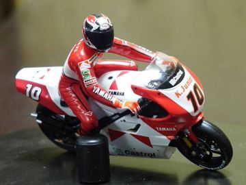 Afbeelding van Kenny Roberts jr. Yamaha YZR500 1996 1:24 XM028