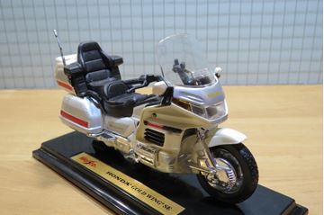 Afbeelding van Honda GL1500  Goldwing wit 1:18 maisto los