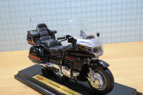 Picture of Honda GL1500  Goldwing zw. 1:18 maisto los