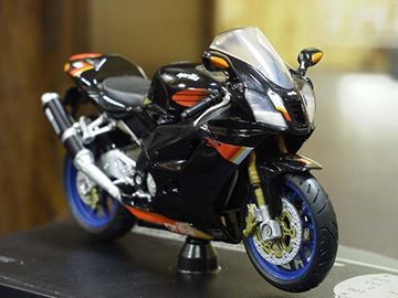 Afbeelding van Aprilia RSV1000 R 1:18