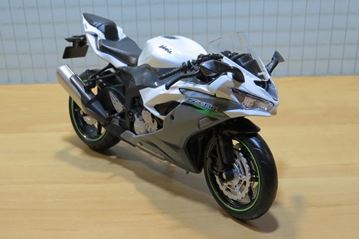 Afbeelding van Kawasaki Ninja ZX-6R 636 white/blk 1:12 644106