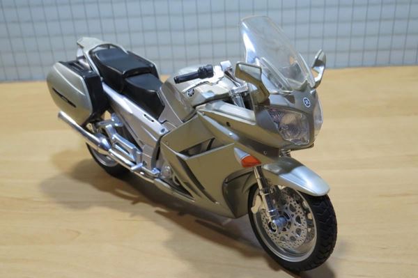 Picture of Yamaha FJR1300 1:12 champagne
