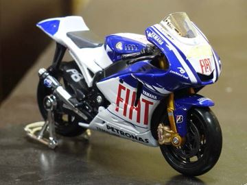 Afbeelding van Valentino Rossi Yamaha YZR-M1 2009 1:18