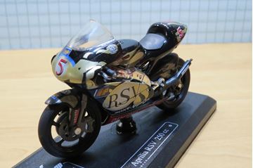 Afbeelding van Marco Melandri Aprilia RSV250 2001 1:18 los
