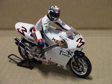 Afbeelding van Luca Cadalora Honda NSR500 1:24 onyx XM023