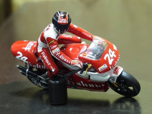 Picture of Carlos Checa Honda NSR500 V4 1996 1:24 onyx XM026