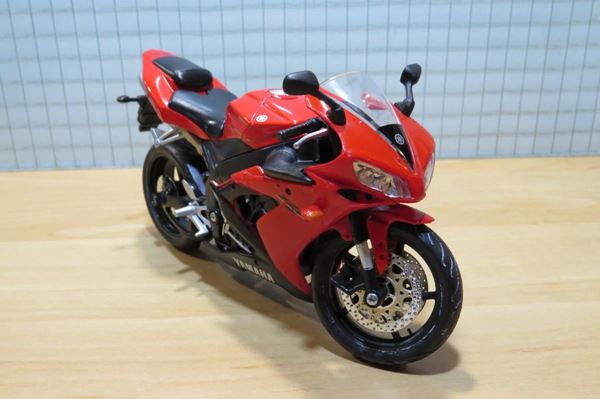 Picture of Yamaha YZF-R1 red 1:12 31101