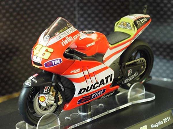 Picture of Valentino Rossi Ducati Desmosedici Mugello 2011 1:18