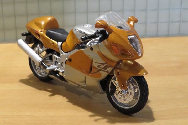 Picture of Suzuki GSX-R1300 Hayabusa 1:18 goud/zilver blister