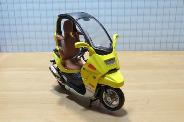 Picture of BMW C1 1:18 yellow blister