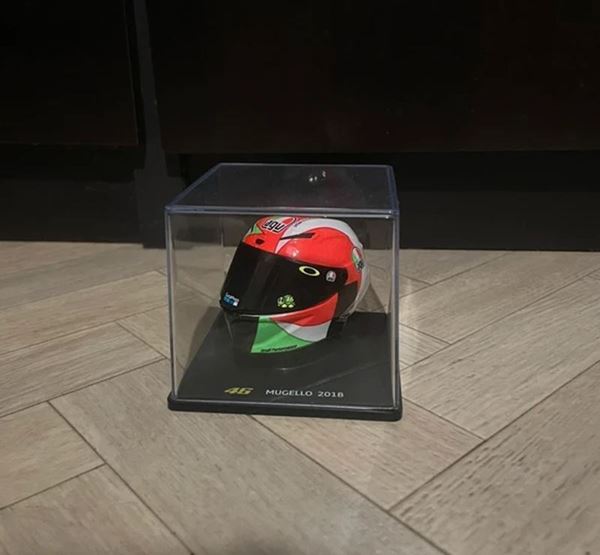 Picture of Valentino Rossi AGV helmet 2018 Mugello 1:5