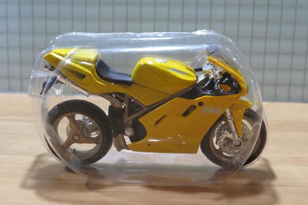 Picture of Ducati 748 yellow 1:18 blister
