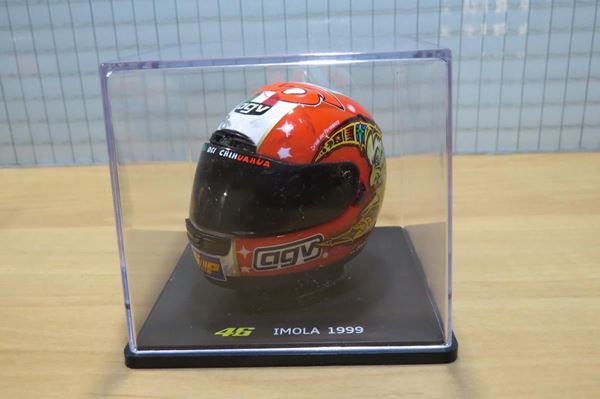 Picture of Valentino Rossi  AGV helmet 1999 Imola 1:5