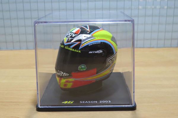 Picture of Valentino Rossi  AGV helmet 2003 1:5