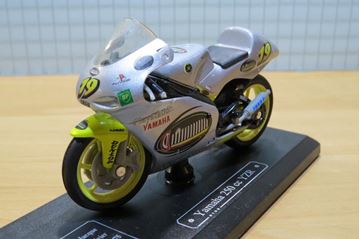 Afbeelding van Olivier Jacque Yamaha YZR250 2000 1:18 los