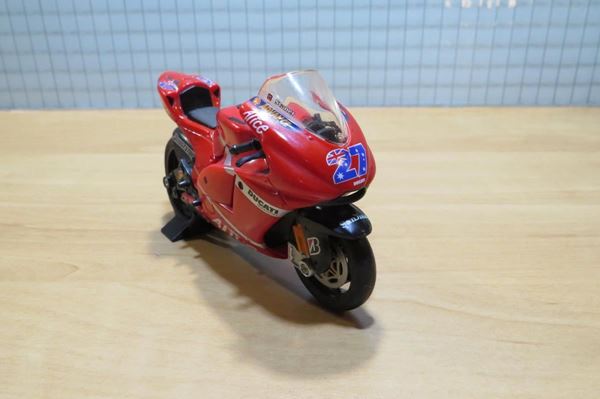 Picture of Casey Stoner Ducati Desmosedici 2007 1:18 31562