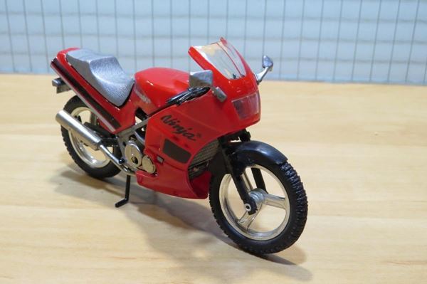 Picture of Kawasaki Ninja gpx600 1:18 Majorette