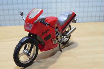 Afbeelding van Kawasaki Ninja gpx600 1:18 Majorette