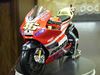 Picture of Valentino Rossi Ducati Desmosedici 2011 1:10 31193 los