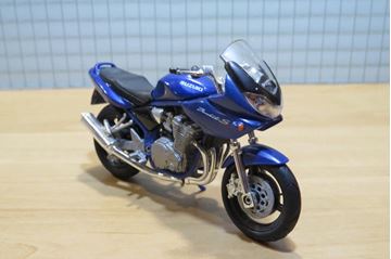 Afbeelding van Suzuki GSF Bandit S 1:18 los
