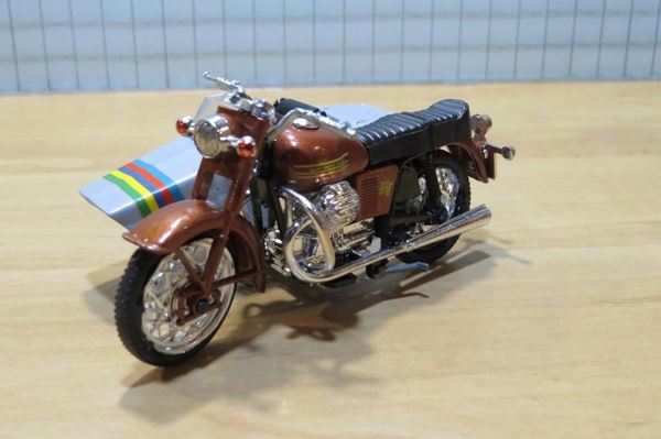Picture of Moto Guzzi 850 GT zijspan1:24 guiloy