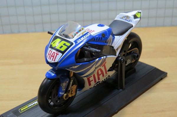 Picture of Valentino Rossi Yamaha YZR M-1 2008 1:16 motorama