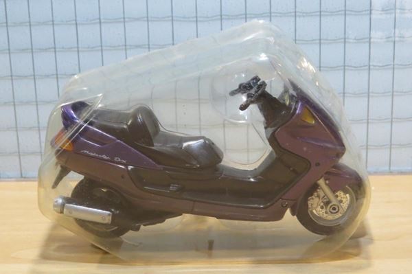 Picture of Yamaha YP250 DX Majesty scooter 1:18 blister