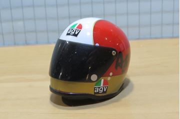 Afbeelding van Giacomo Agostini AGV helmet 1972 1:5 los