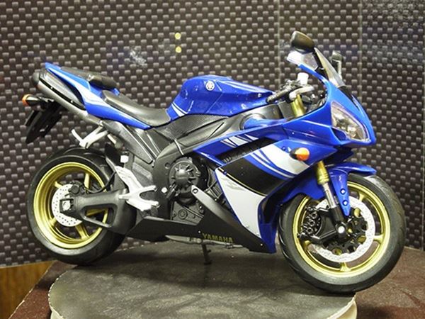 Picture of Yamaha YZF-R1 1:10 62802 YZF R-1