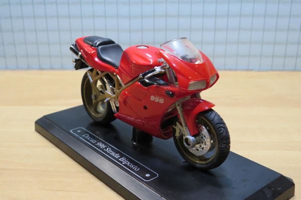 Picture of Ducati 996 Strada Biposto 1:18 breuk