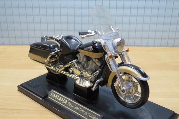 Picture of Yamaha XVZ1300 Royal star deluxe 1:18 Yat Ming