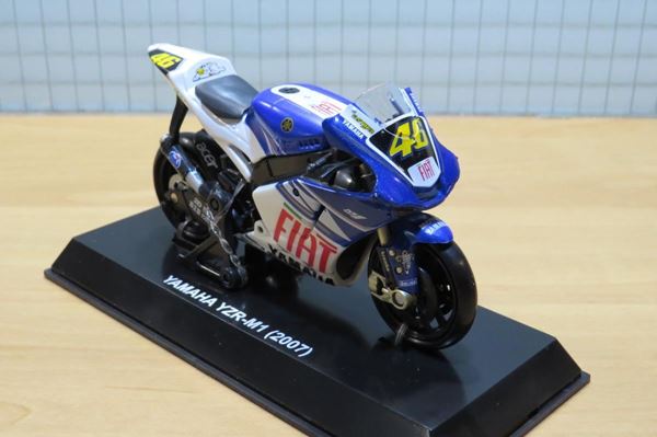 Picture of Valentino Rossi Yamaha YZR-M1 2007 1:18 New Ray