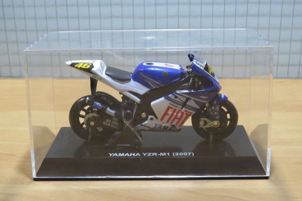 Picture of Valentino Rossi Yamaha YZR-M1 2007 1:18 New Ray