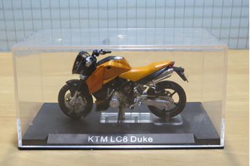 Afbeelding van KTM Duke LC8 1:24