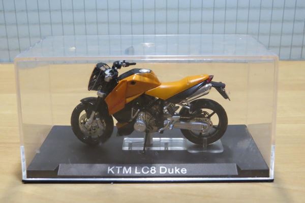 Picture of KTM Duke LC8 1:24