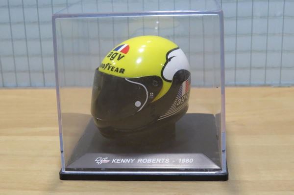 Picture of Kenny Roberts sr. AGV  helmet 1980 1:5