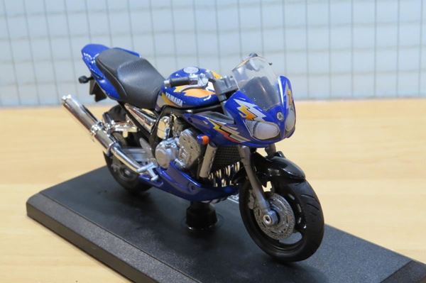 Picture of Yamaha Fazer 1000 Tuning 1:18
