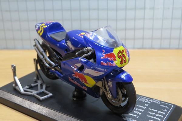 Picture of Regis Laconi Yamaha YZR500 2000 1:18