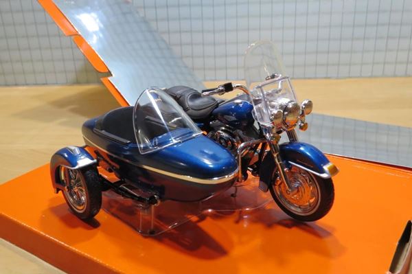 Picture of Harley Davidson sidecar zijspan FLHRCI 2001 1:18 (19)