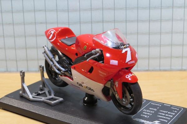 Picture of Carlos Checa Yamaha YZR500 2000 1:18