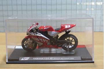 Afbeelding van Marco Melandri Yamaha YZR M-1 2004 1:24