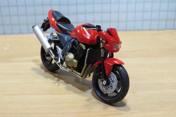 Picture of Kawasaki Z750 1:18 red los