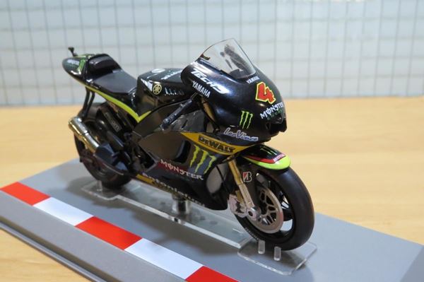 Picture of Andrea Dovizioso Yamaha YZR-M1 2012 1:18