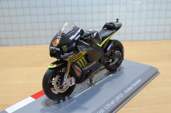 Picture of Andrea Dovizioso Yamaha YZR-M1 2012 1:18 los